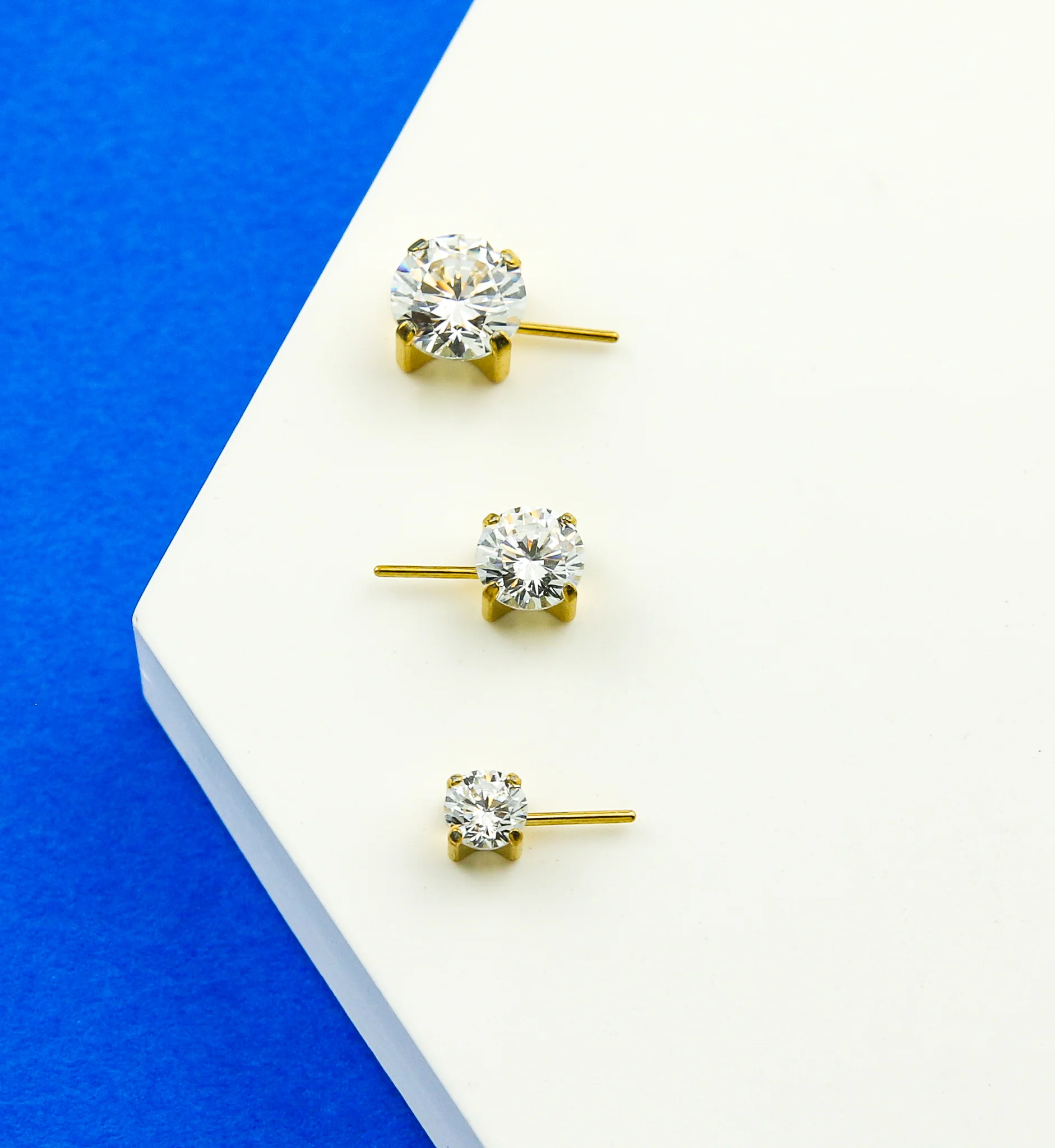 Gold PVD Forward Facing Prong Clear CZ Titanium Threadless Top - Mrs Treak