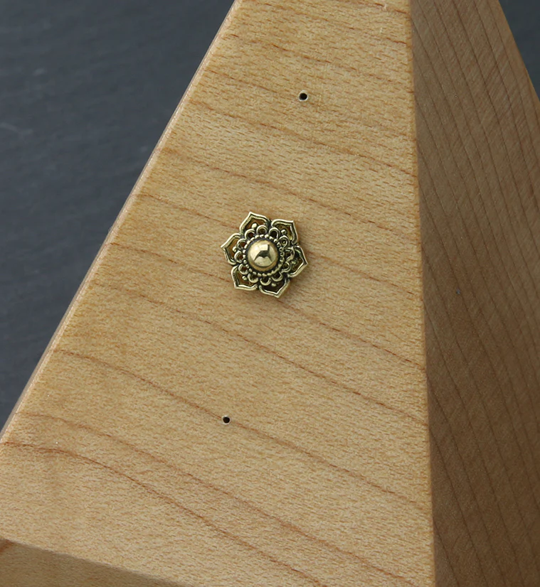 18kt Gold Ornate Flower Threadless Top - Mrs Treak