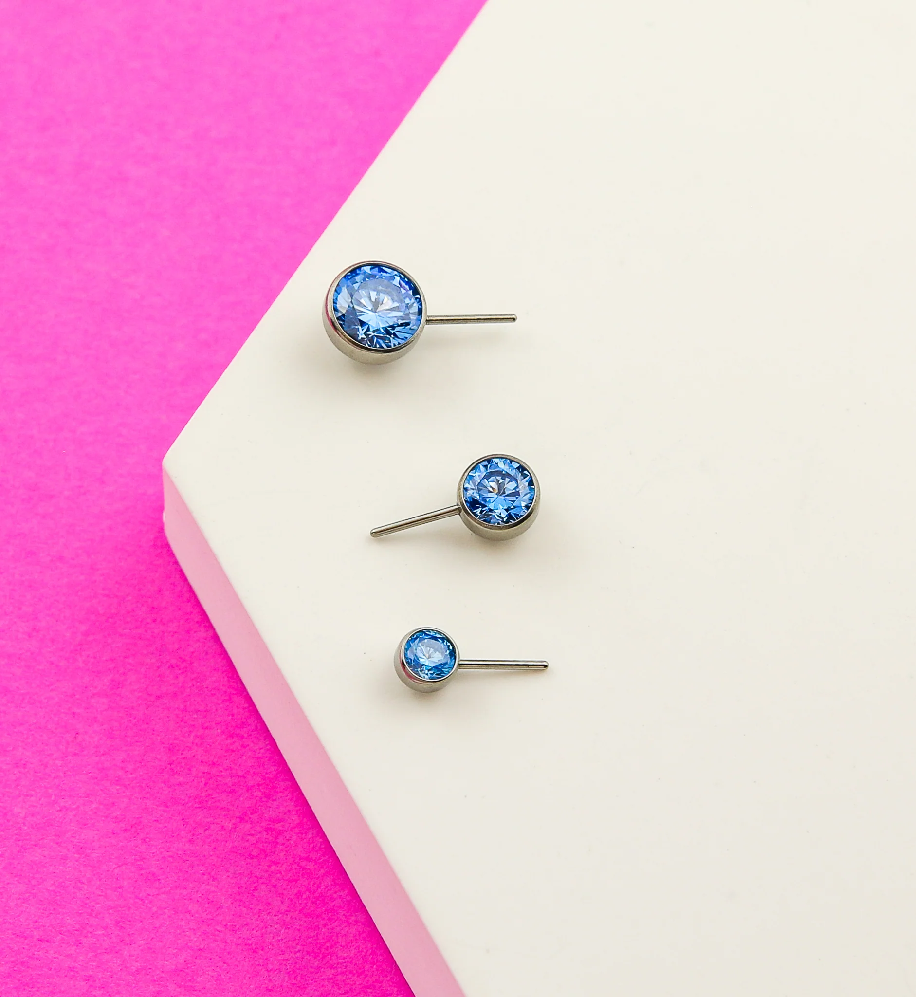 Forward Facing Bezel Aqua CZ Titanium Threadless Top - Mrs Treak