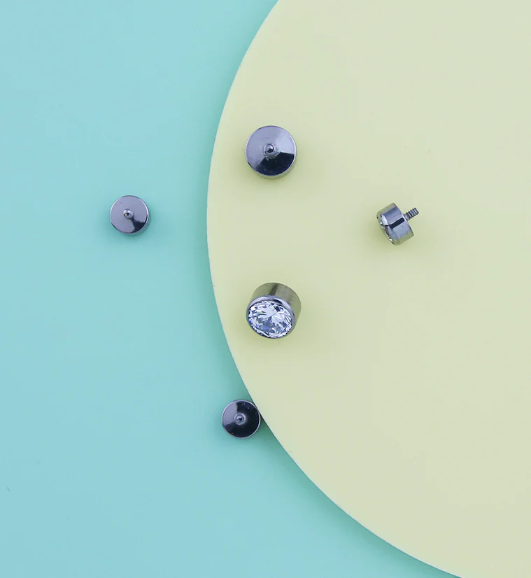 Bezel Clear CZ Internally Threaded Top - Mrs Treak